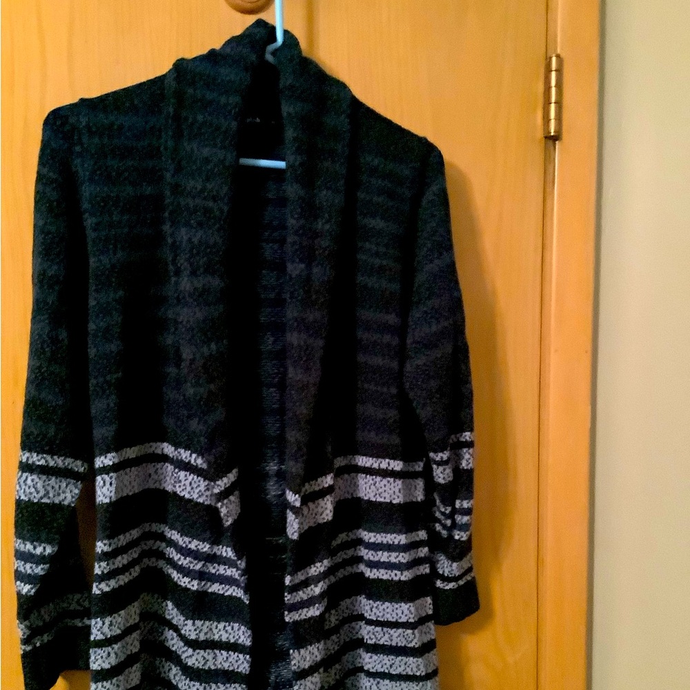 Very nice womens open cardigan by Splash. Size M (fits like a large)